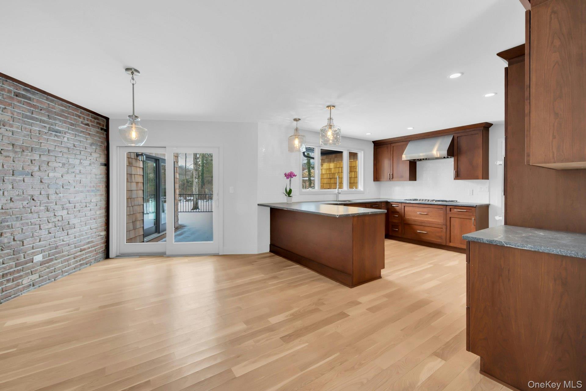 #10 photo, 4 Northwood Court, Woodbury , NY 11797