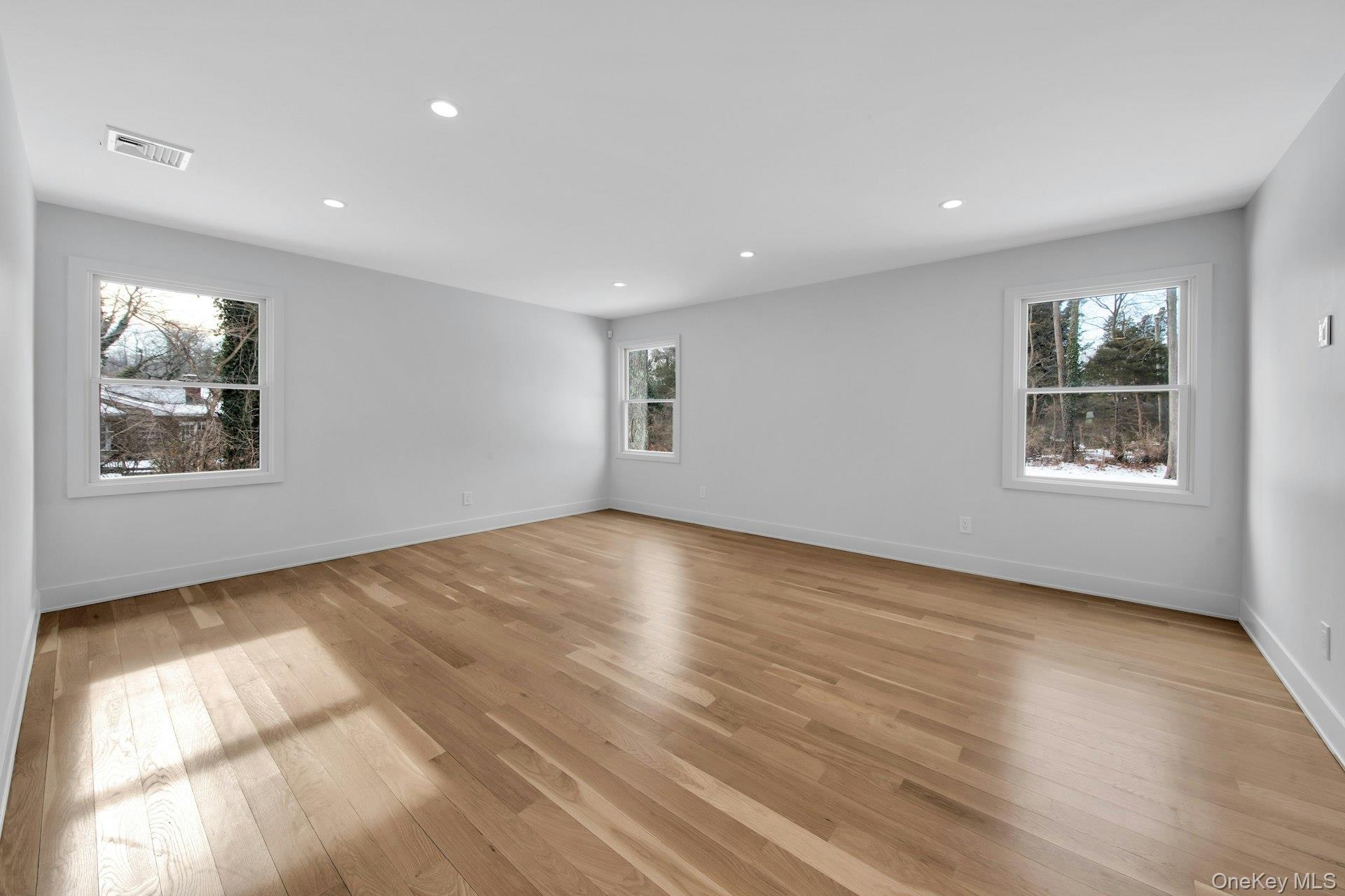 #19 photo, 4 Northwood Court, Woodbury , NY 11797