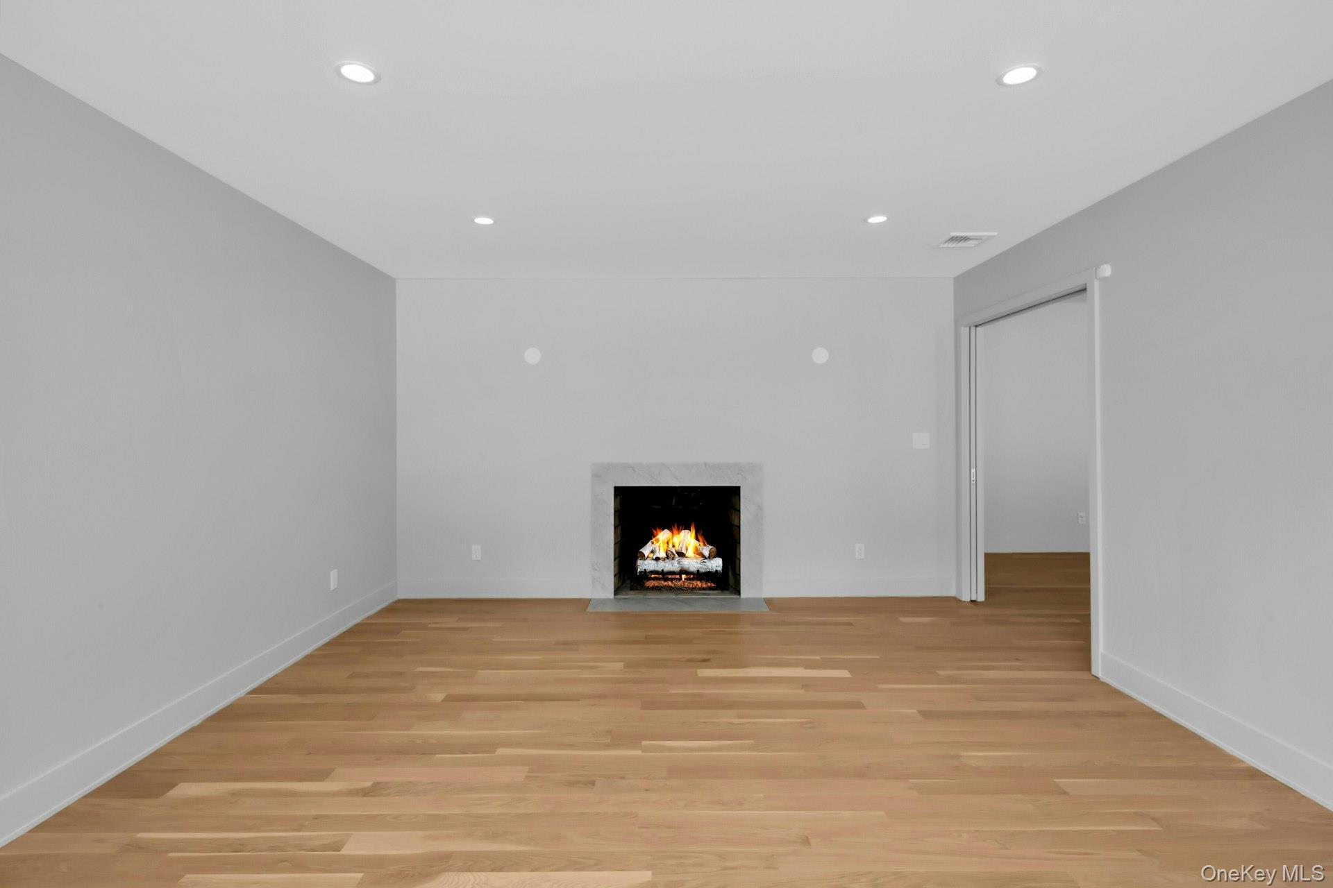 #4 photo, 4 Northwood Court, Woodbury , NY 11797