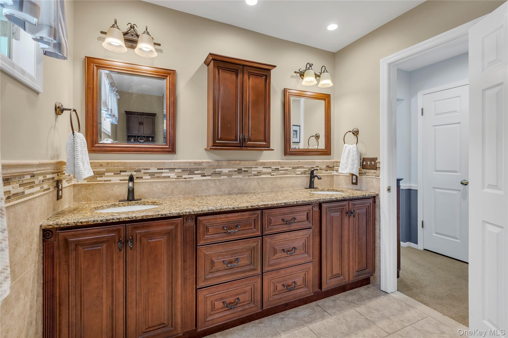 #18 photo, 251 Vineyard Road, সাফোক কাউন্টি Huntington Bay , NY 11743