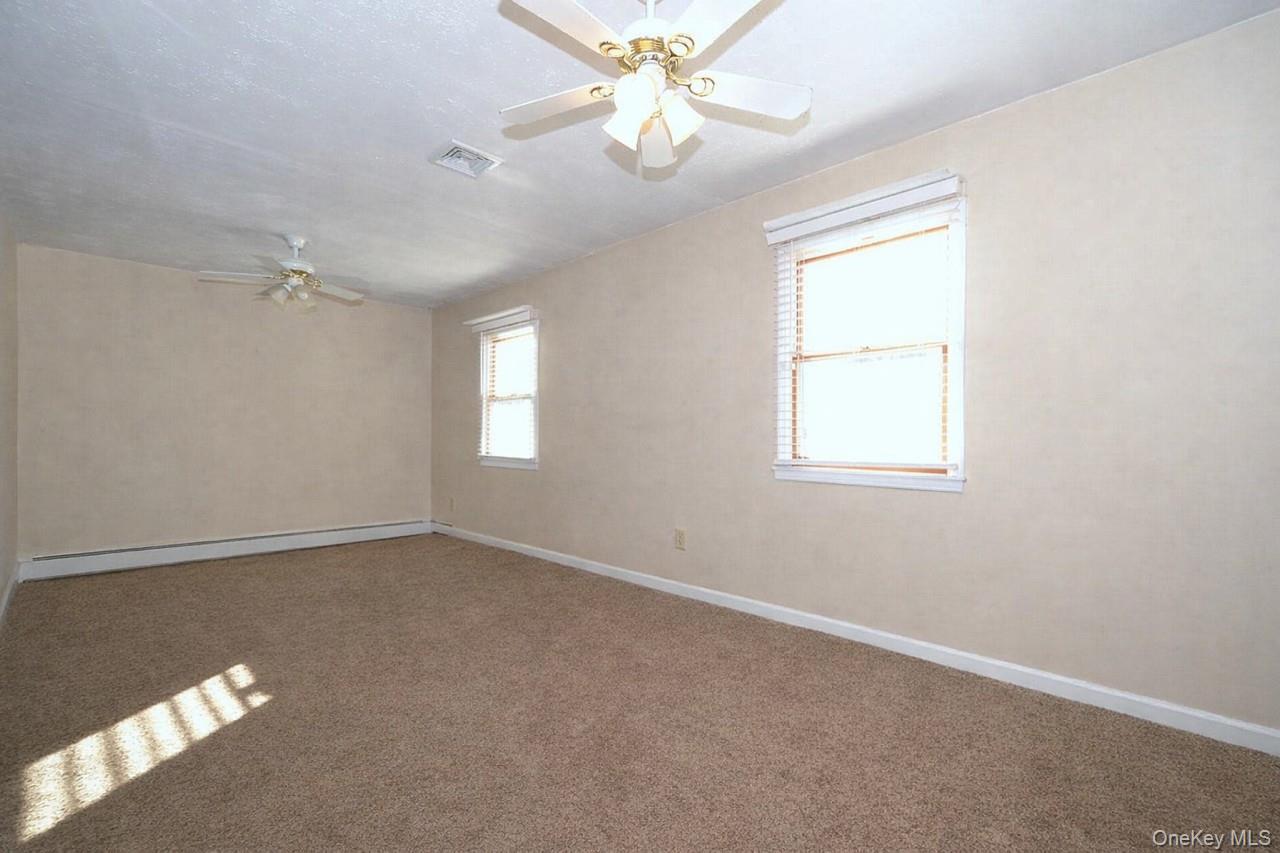 #12 photo, 263 N Bicycle Path, सफ़ोक काउंटी Selden , NY 11784