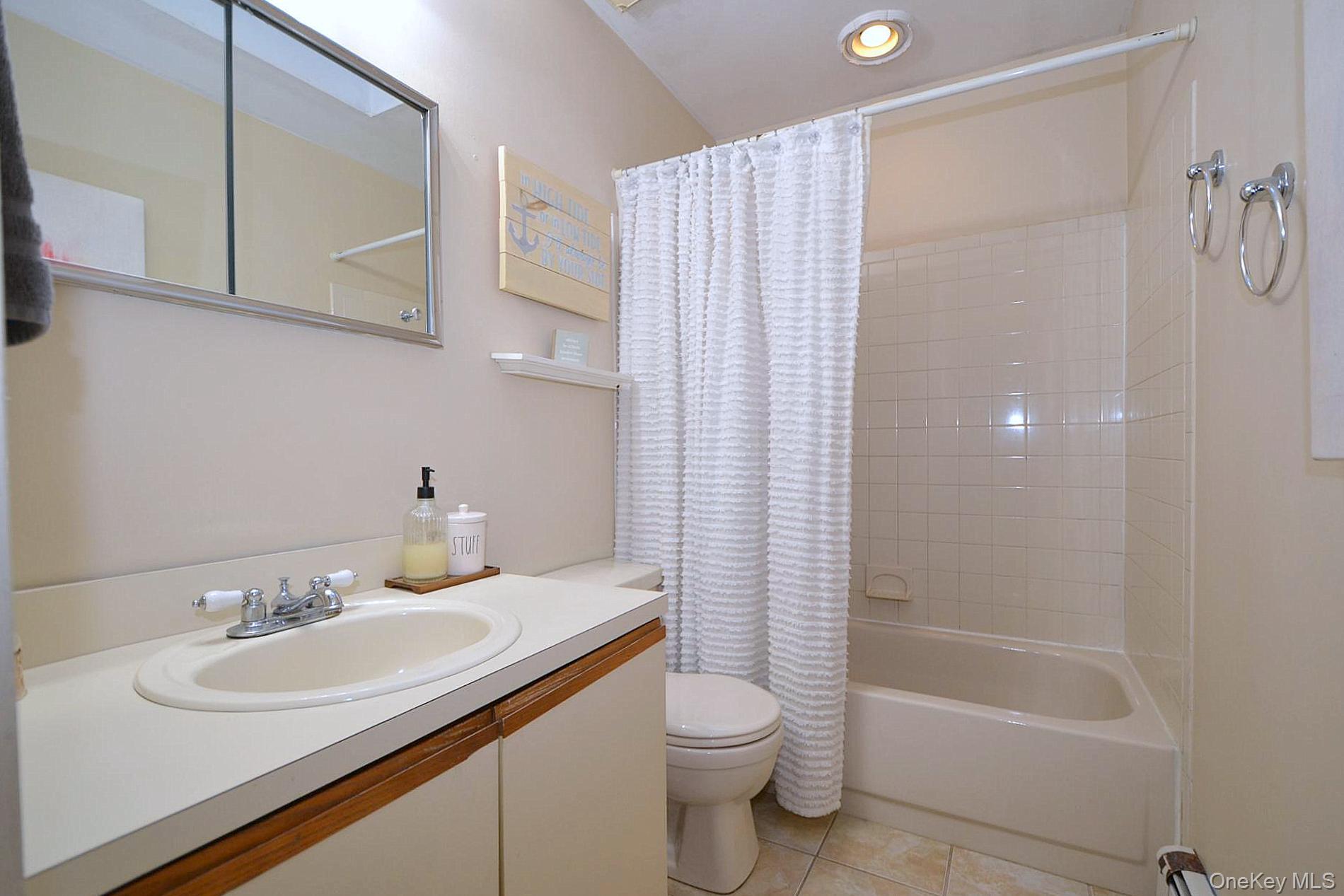 #14 photo, 263 N Bicycle Path, सफ़ोक काउंटी Selden , NY 11784