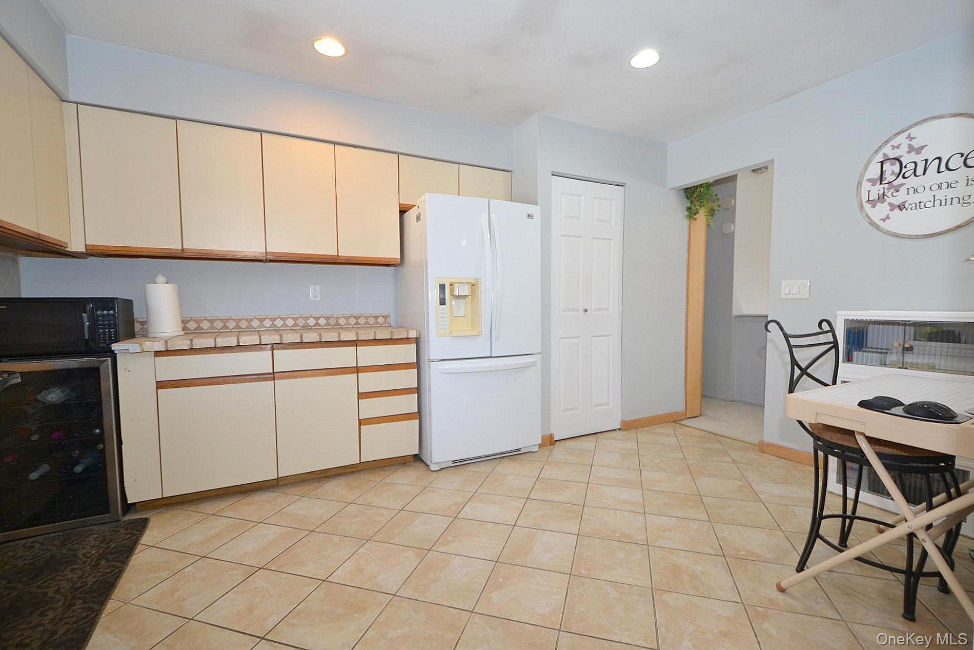 #16 photo, 263 N Bicycle Path, सफ़ोक काउंटी Selden , NY 11784