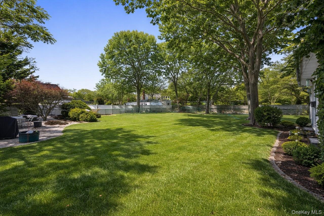 #17 photo, 263 N Bicycle Path, सफ़ोक काउंटी Selden , NY 11784