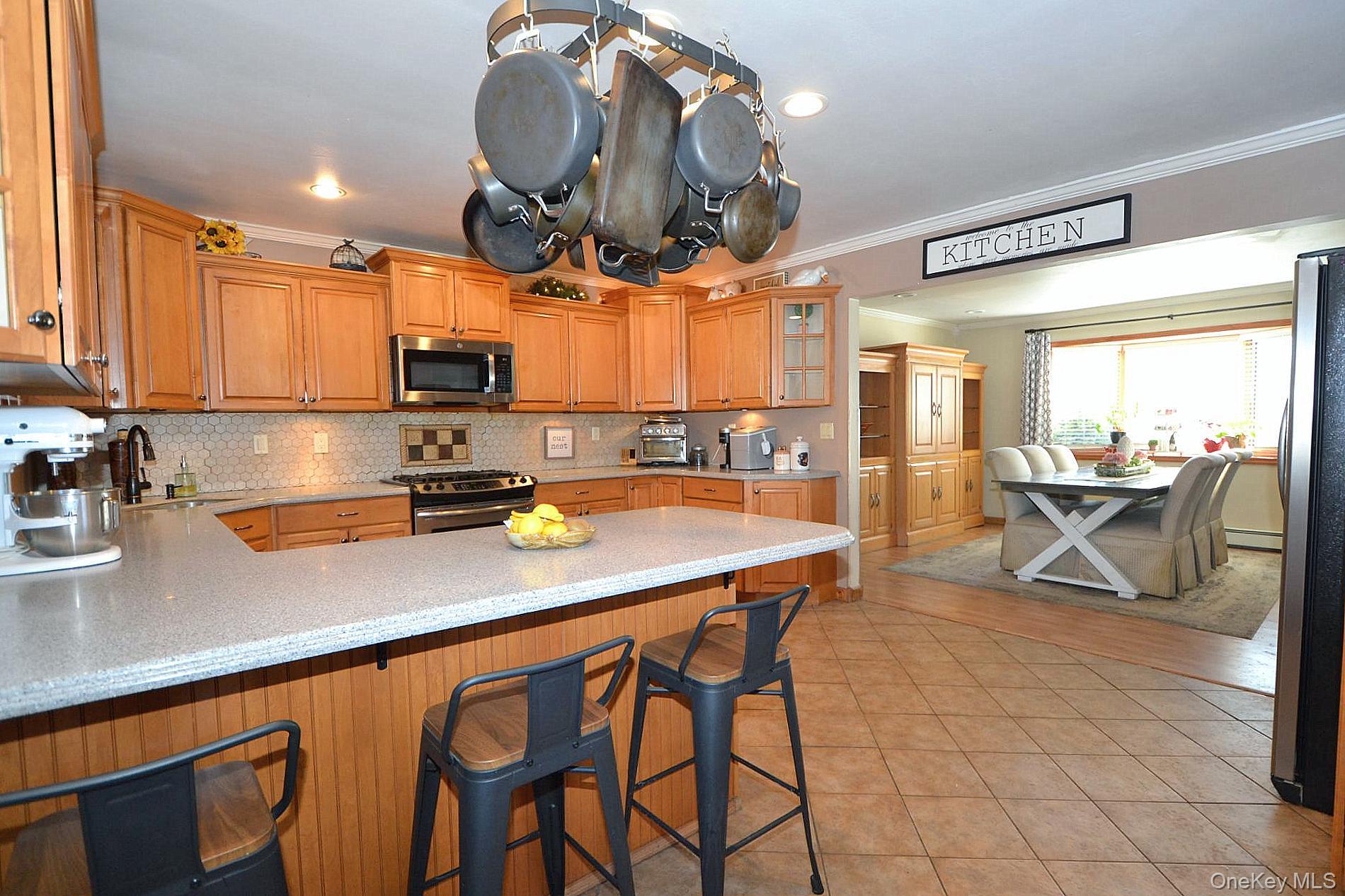 #3 photo, 263 N Bicycle Path, सफ़ोक काउंटी Selden , NY 11784