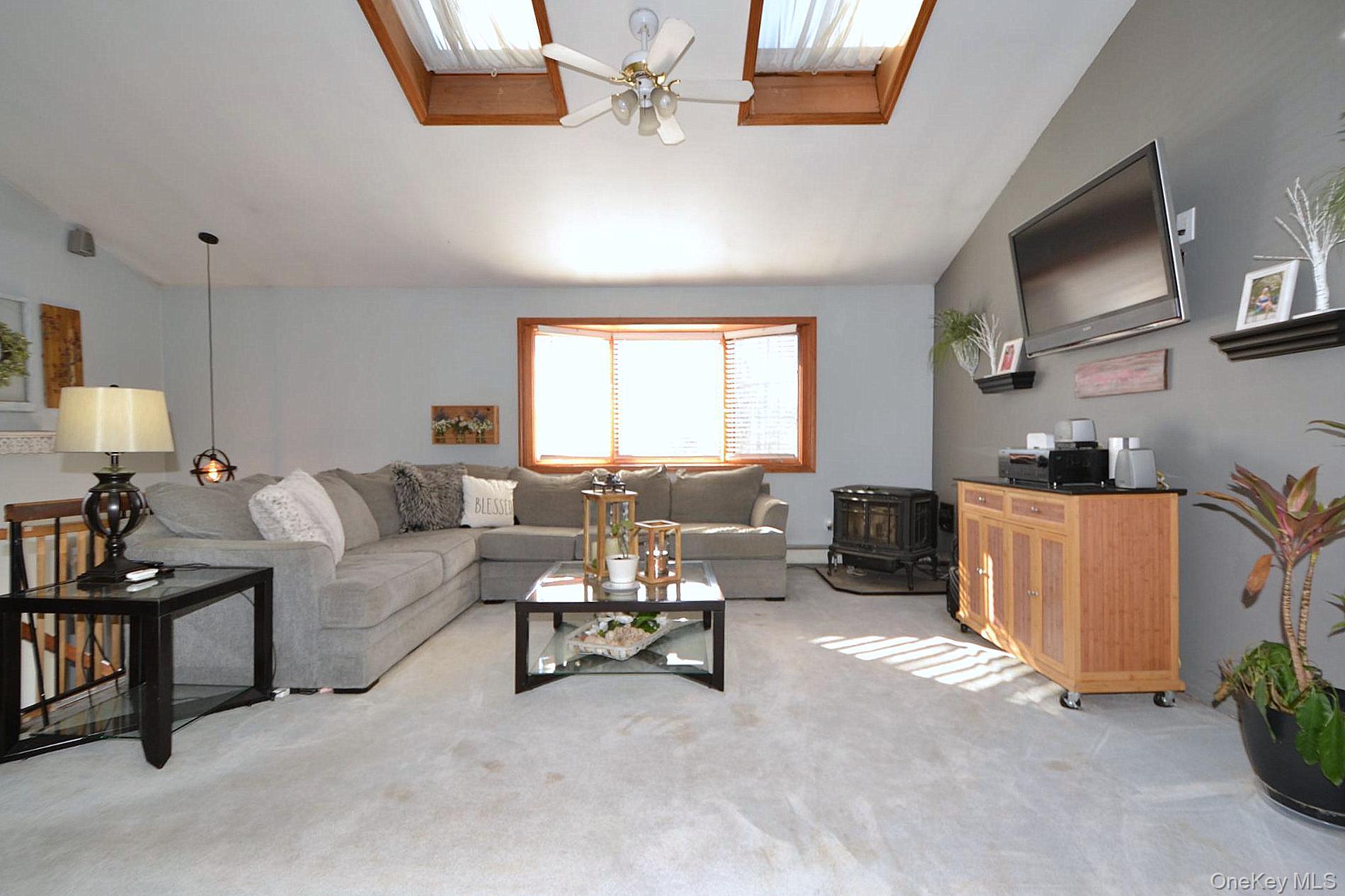 #5 photo, 263 N Bicycle Path, सफ़ोक काउंटी Selden , NY 11784