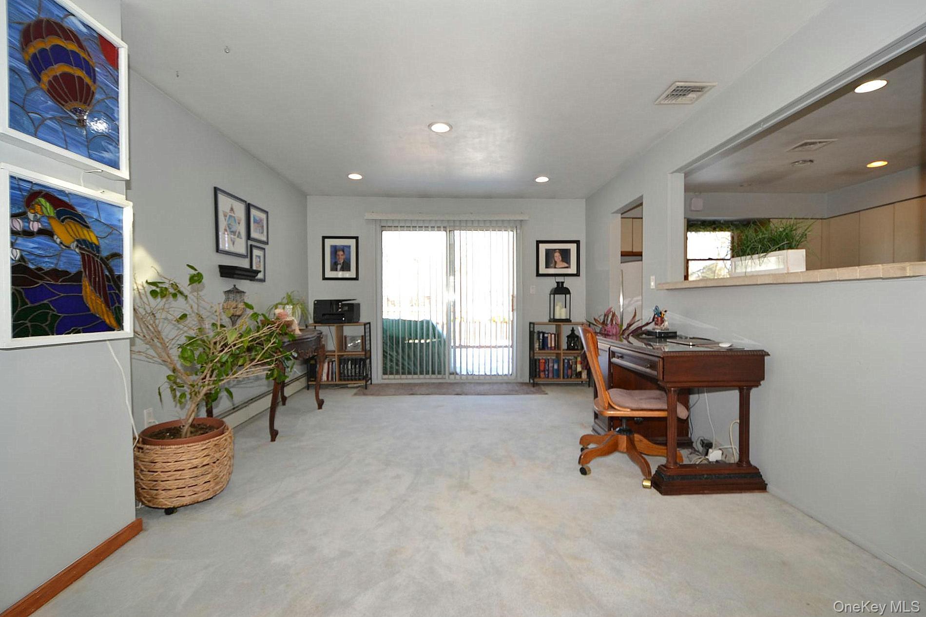 #6 photo, 263 N Bicycle Path, सफ़ोक काउंटी Selden , NY 11784