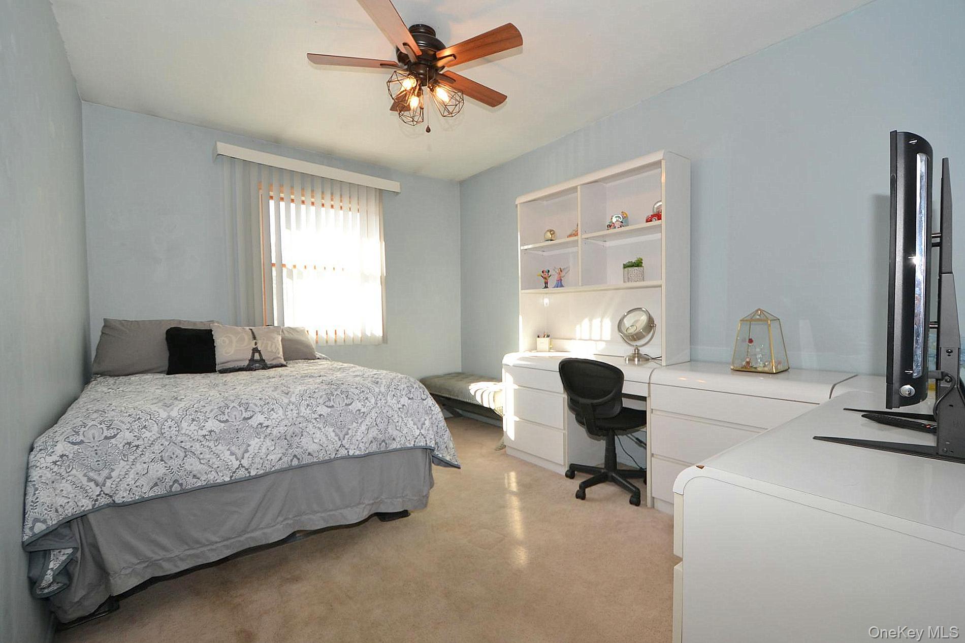 #8 photo, 263 N Bicycle Path, सफ़ोक काउंटी Selden , NY 11784