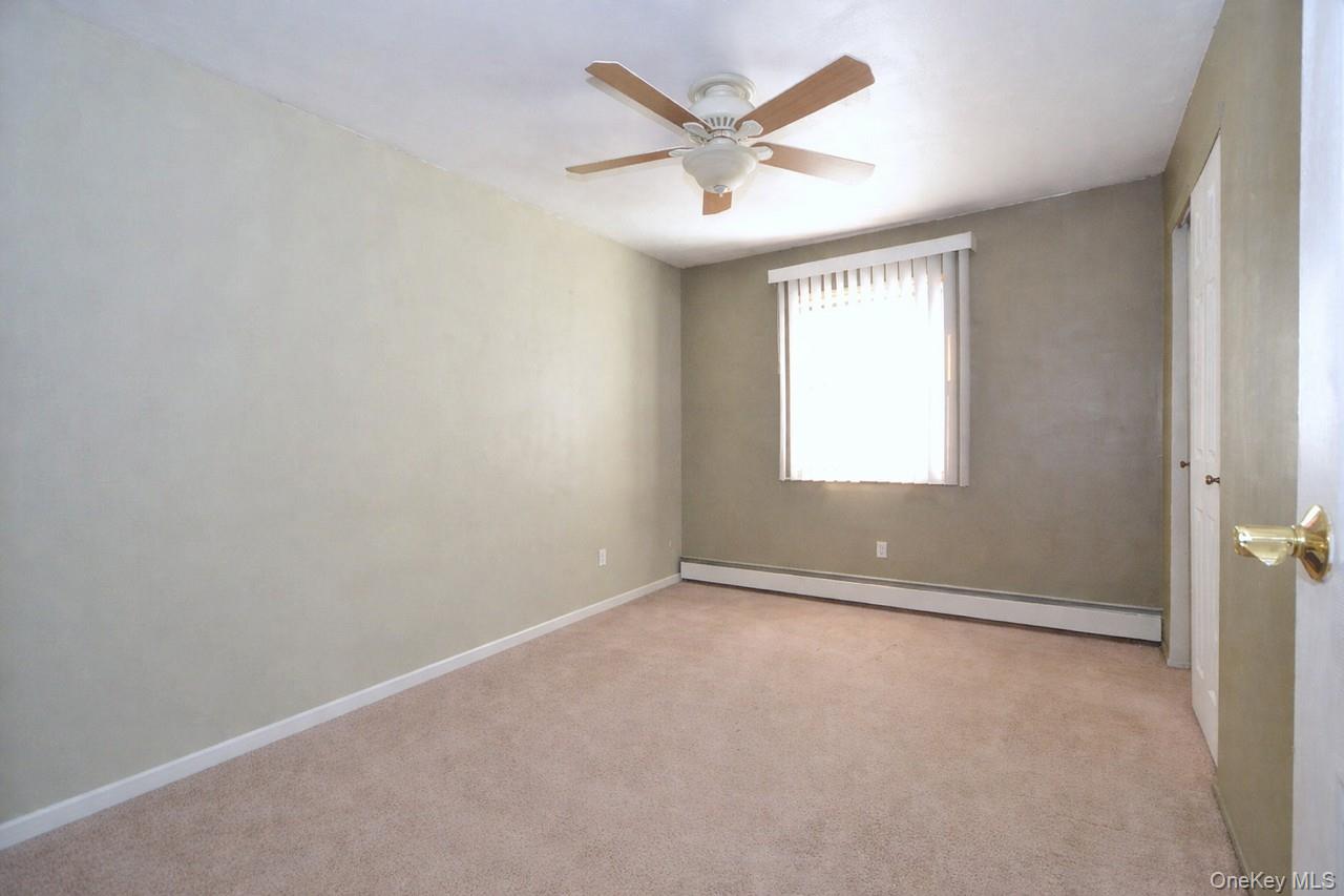 #9 photo, 263 N Bicycle Path, सफ़ोक काउंटी Selden , NY 11784