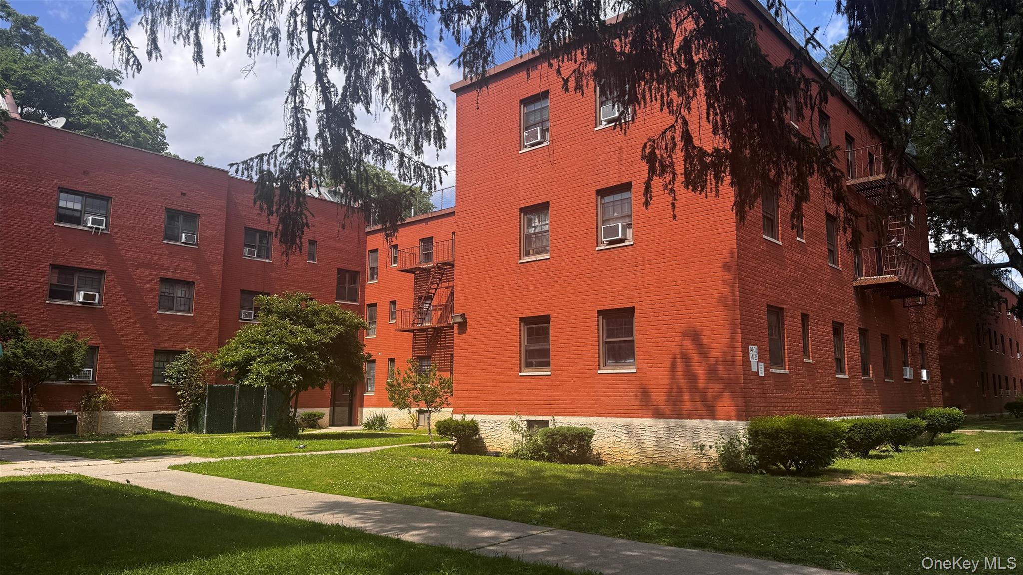 #1 photo, 14133 78th Ave, কুইন্‌স Kew Garden Hills , NY 11367