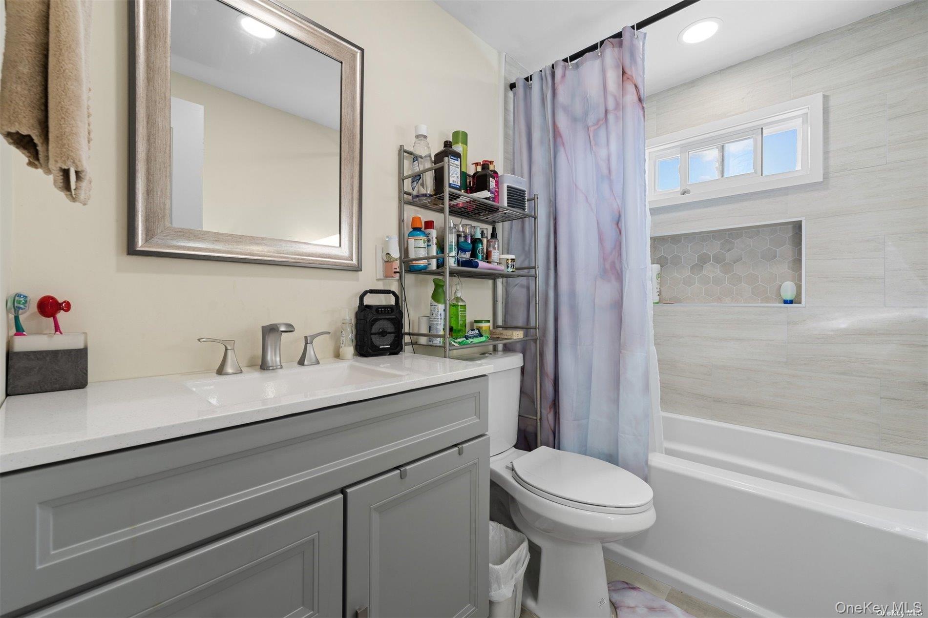 #8 photo, 733 14th Street, West Babylon , NY 11704