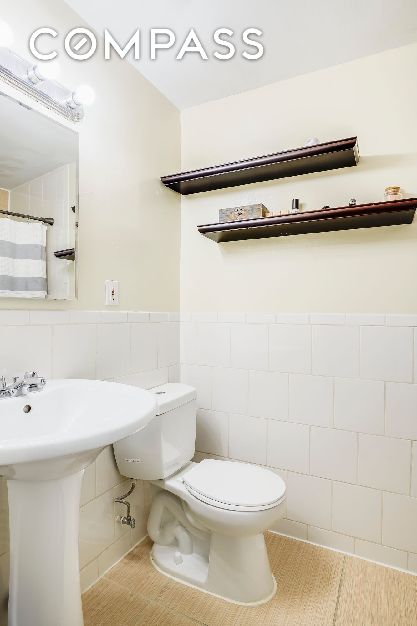 #7 photo, 207 E 21st Street, मैनहटन Gramercy Park , NY 10010