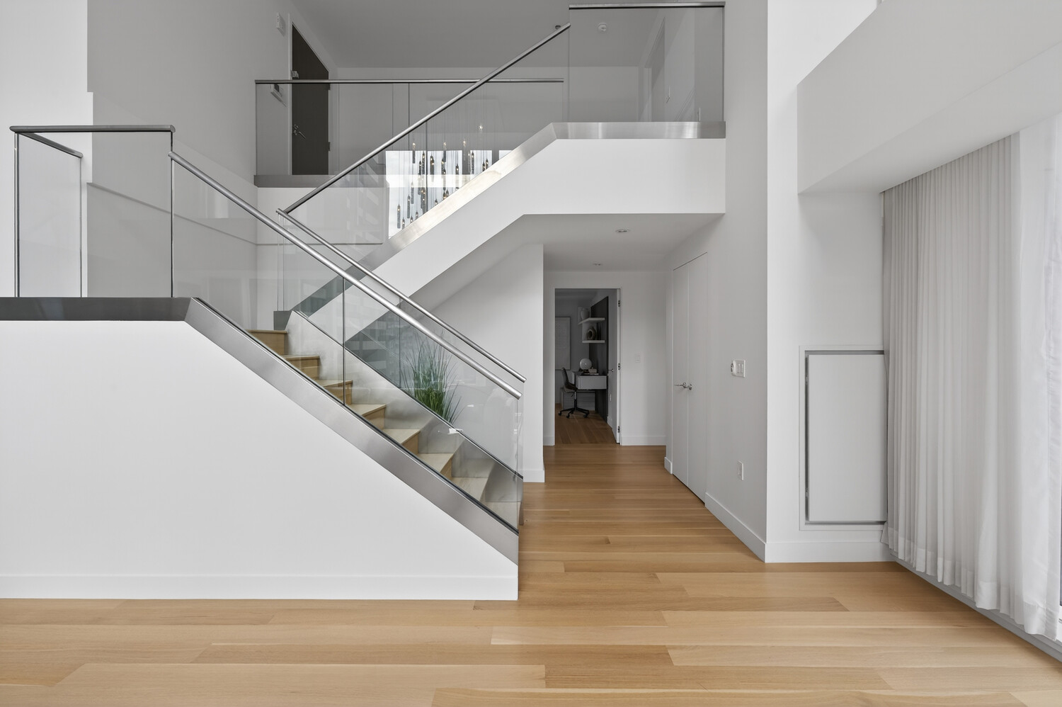 #10 photo, 135 W 52ND Street, Midtown , NY 10019