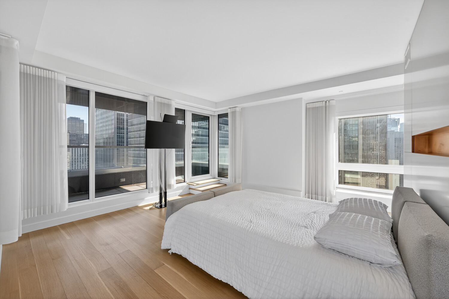 #12 photo, 135 W 52ND Street, Midtown , NY 10019