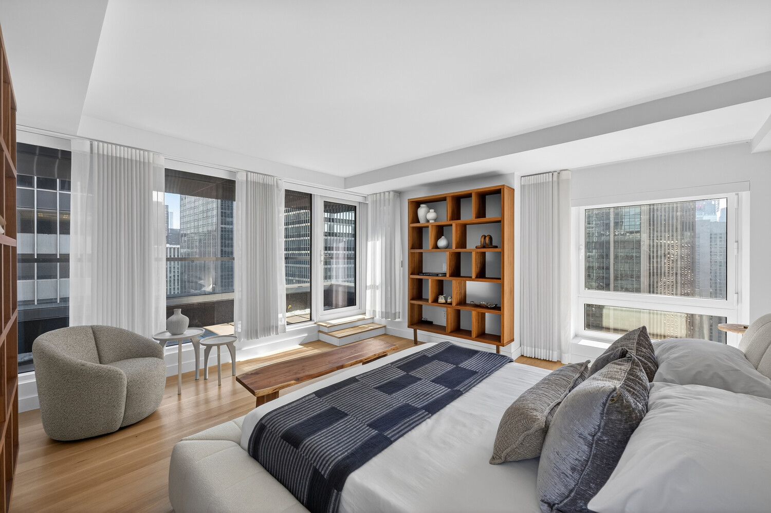 #17 photo, 135 W 52ND Street, Midtown , NY 10019