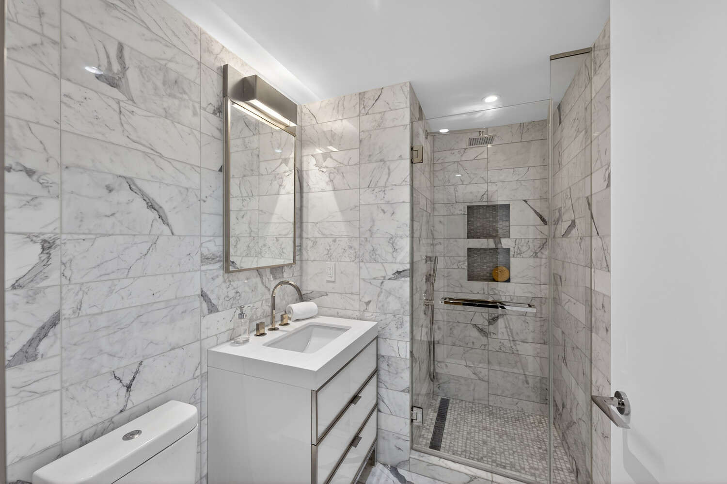 #20 photo, 135 W 52ND Street, Midtown , NY 10019