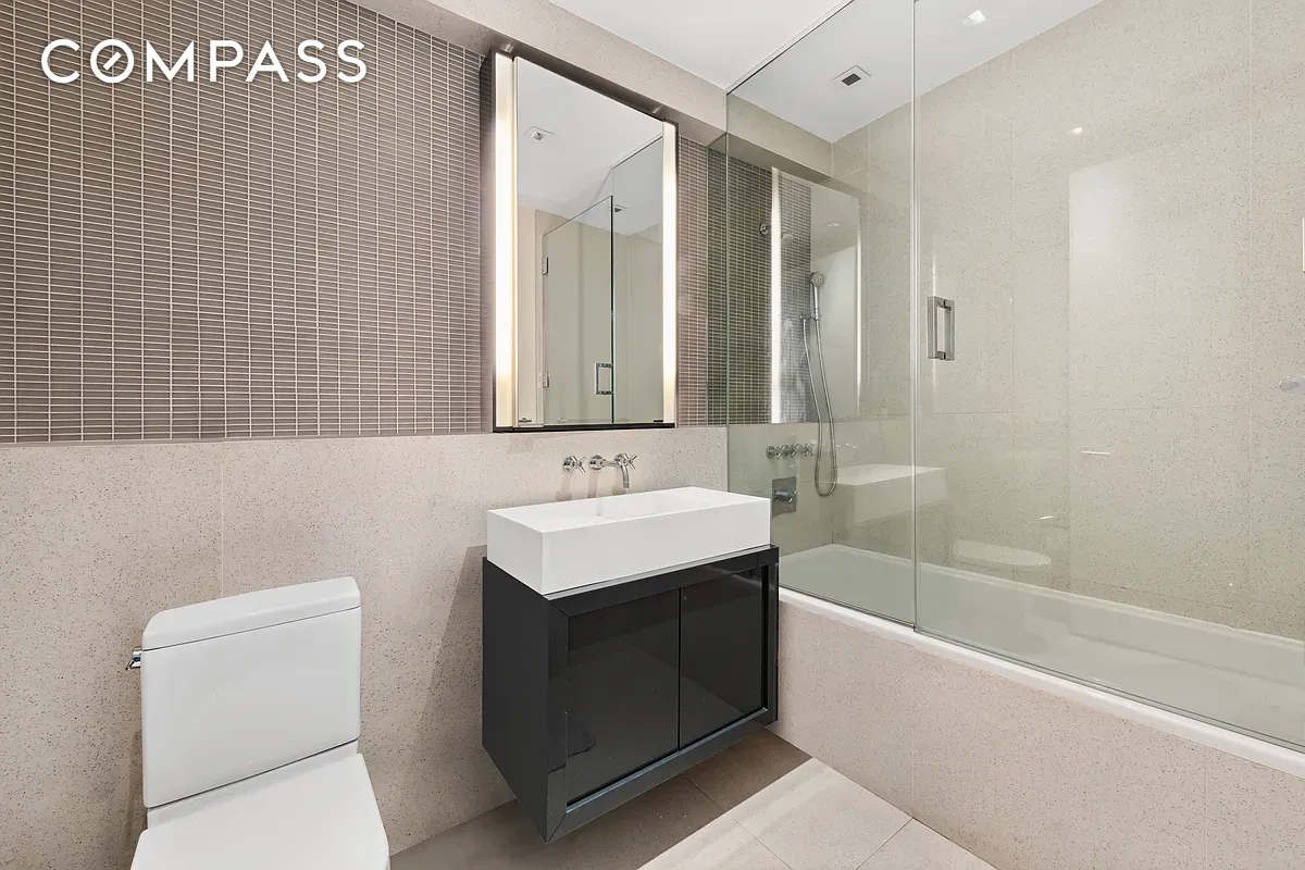 #9 photo, 300 E 23rd Street, मैनहटन Gramercy Park , NY 10010