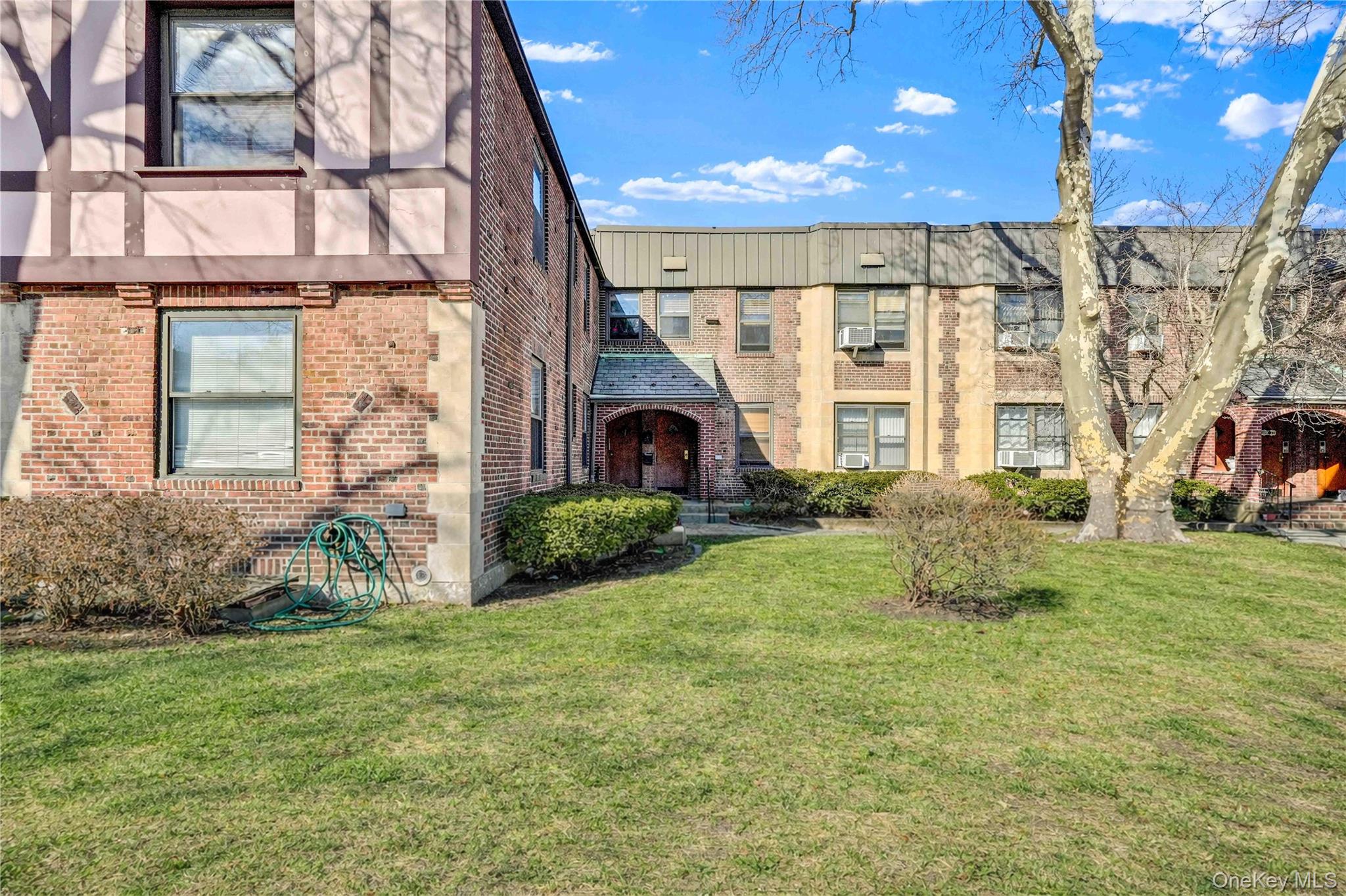 #1 photo, 7707 Ditmars Boulevard, एल्महर्स्ट East Elmhurst , NY 11370