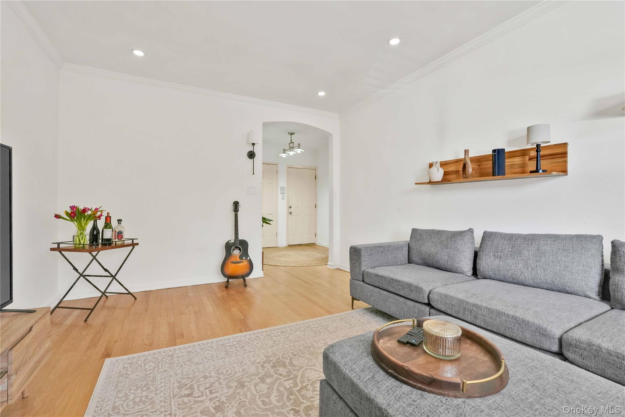 #16 photo, 7707 Ditmars Boulevard, एल्महर्स्ट East Elmhurst , NY 11370