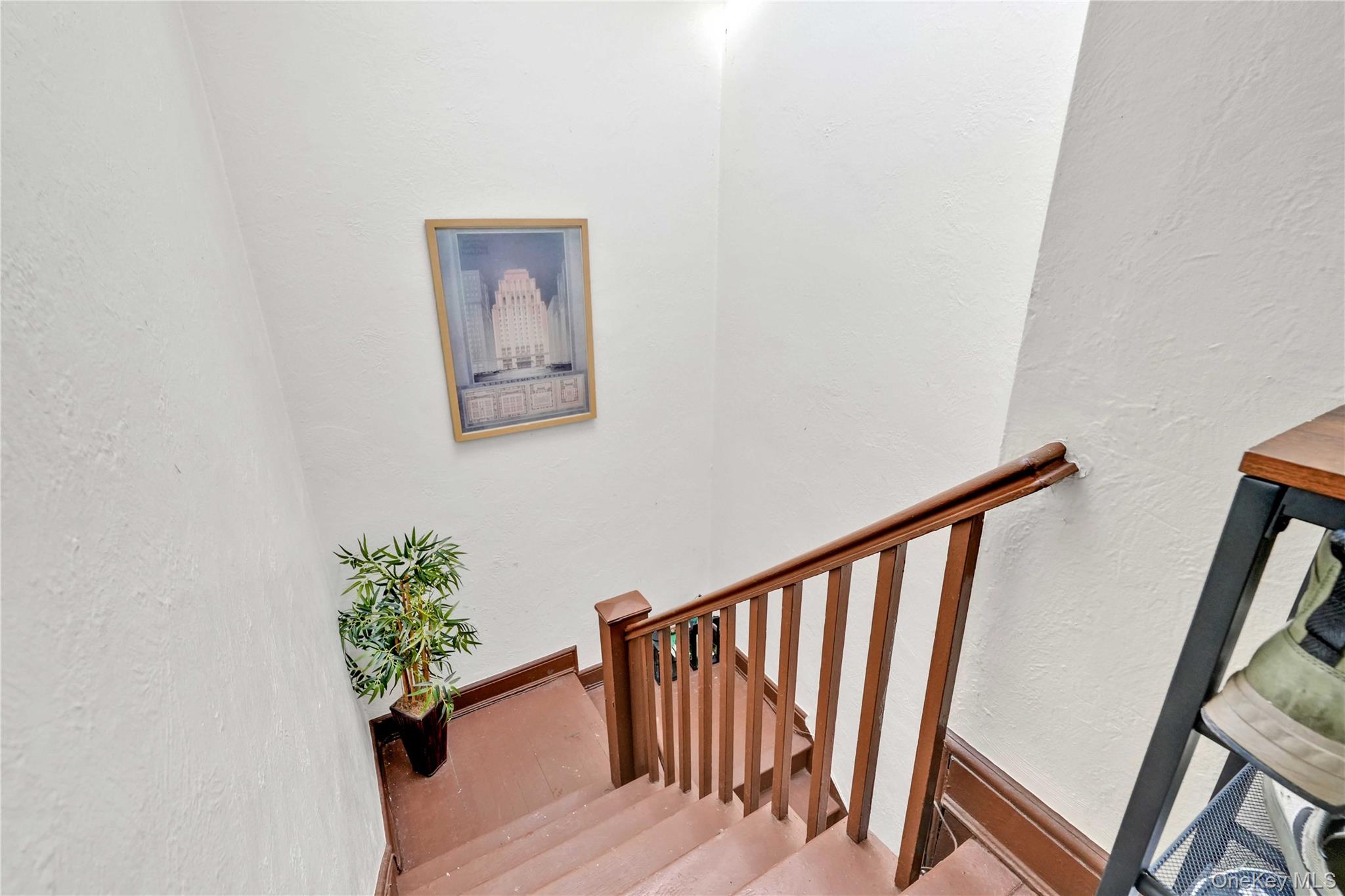 #18 photo, 7707 Ditmars Boulevard, एल्महर्स्ट East Elmhurst , NY 11370