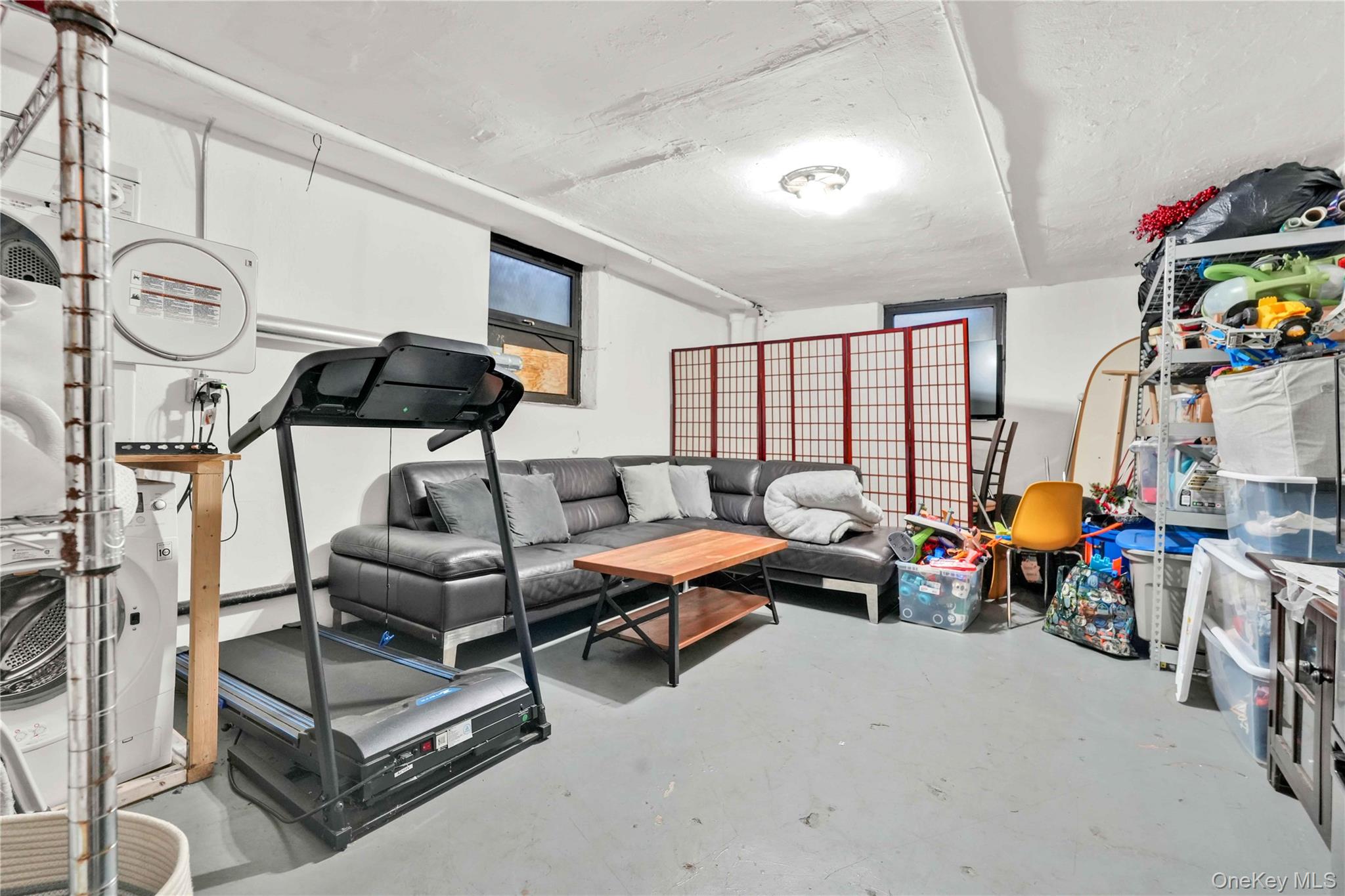 #19 photo, 7707 Ditmars Boulevard, एल्महर्स्ट East Elmhurst , NY 11370