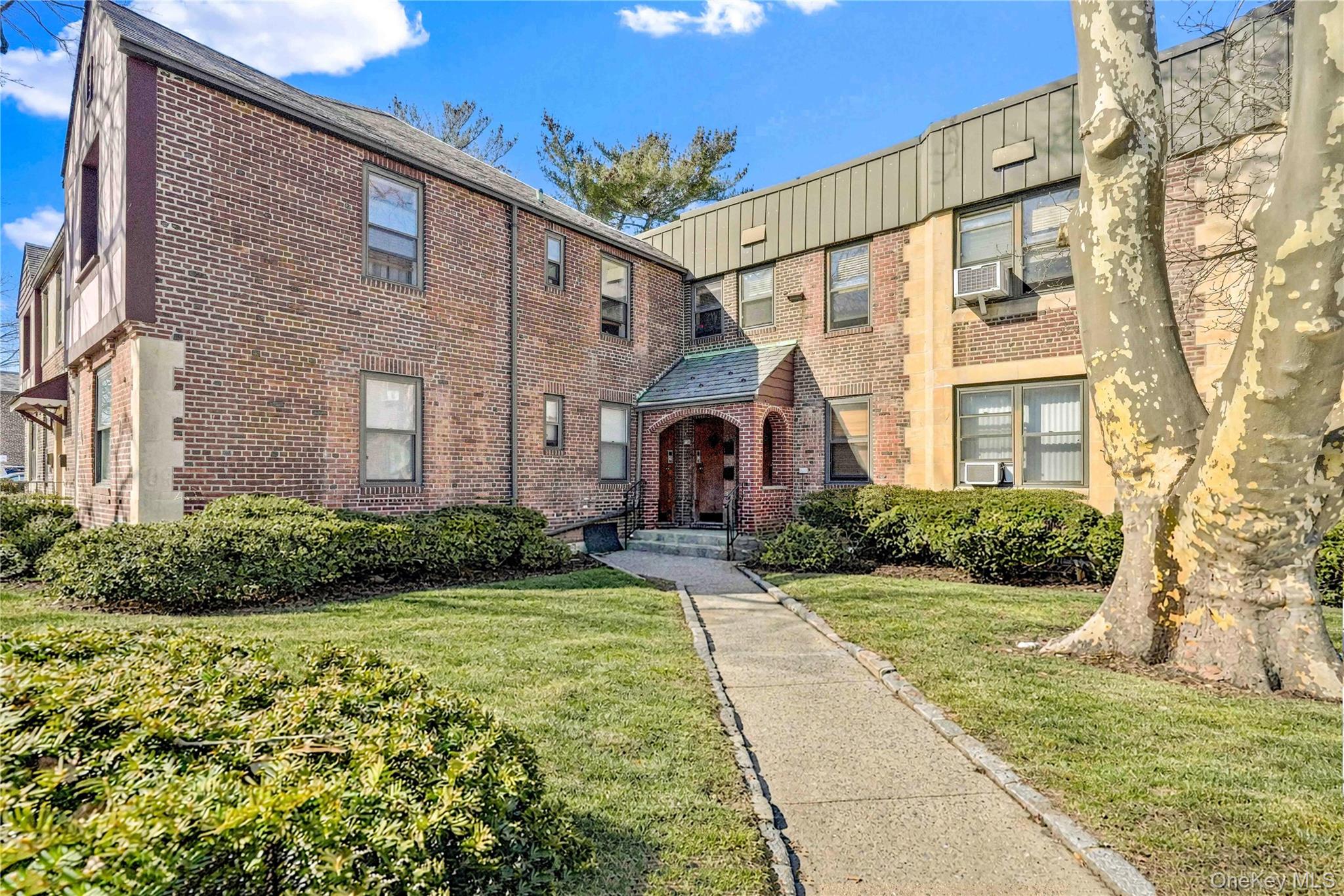 #2 photo, 7707 Ditmars Boulevard, एल्महर्स्ट East Elmhurst , NY 11370