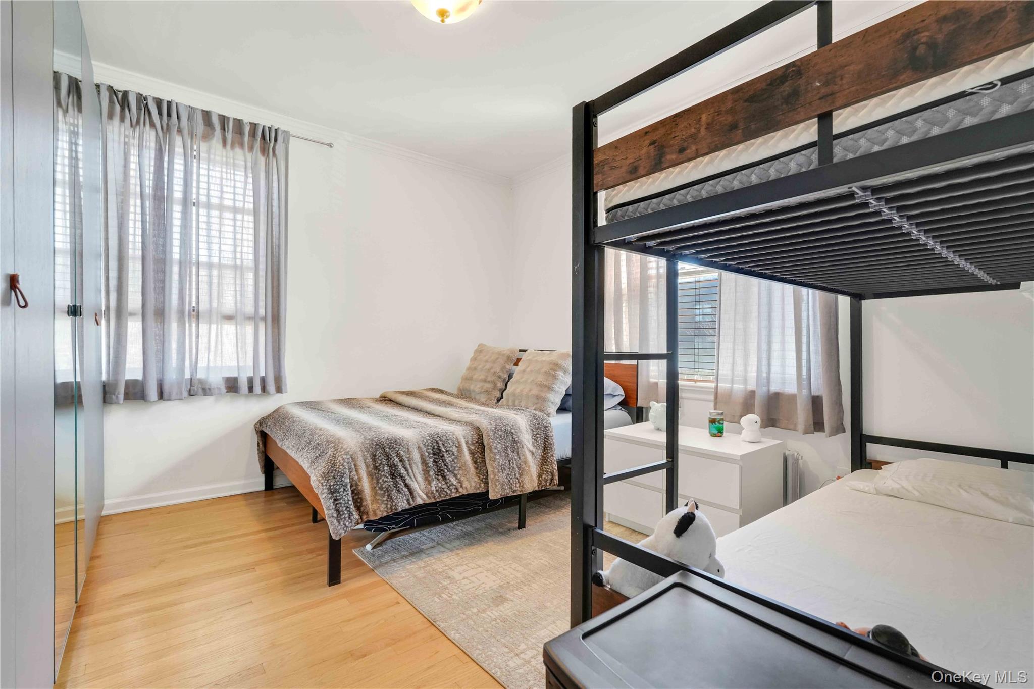 #3 photo, 7707 Ditmars Boulevard, एल्महर्स्ट East Elmhurst , NY 11370