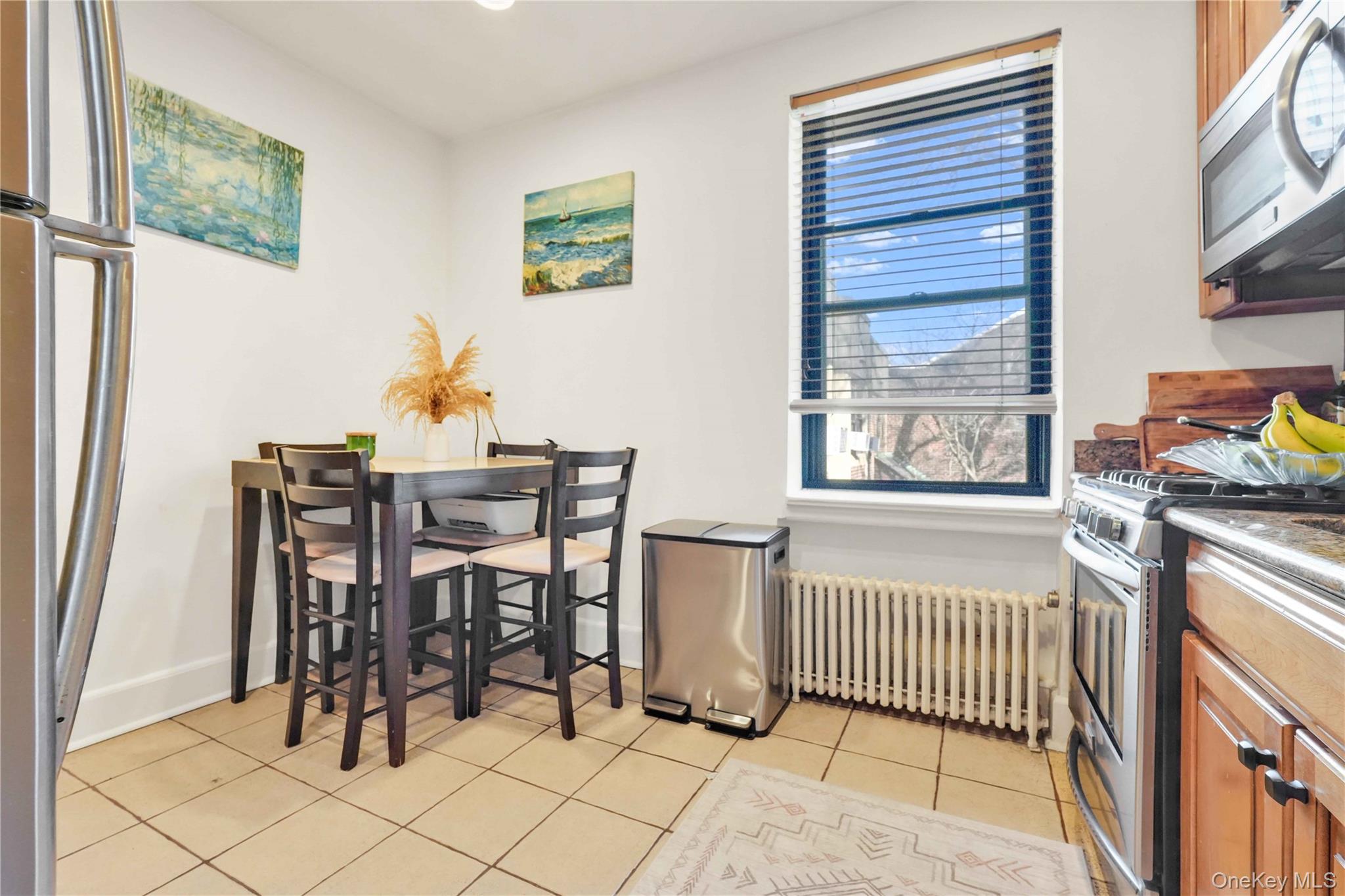 #8 photo, 7707 Ditmars Boulevard, एल्महर्स्ट East Elmhurst , NY 11370