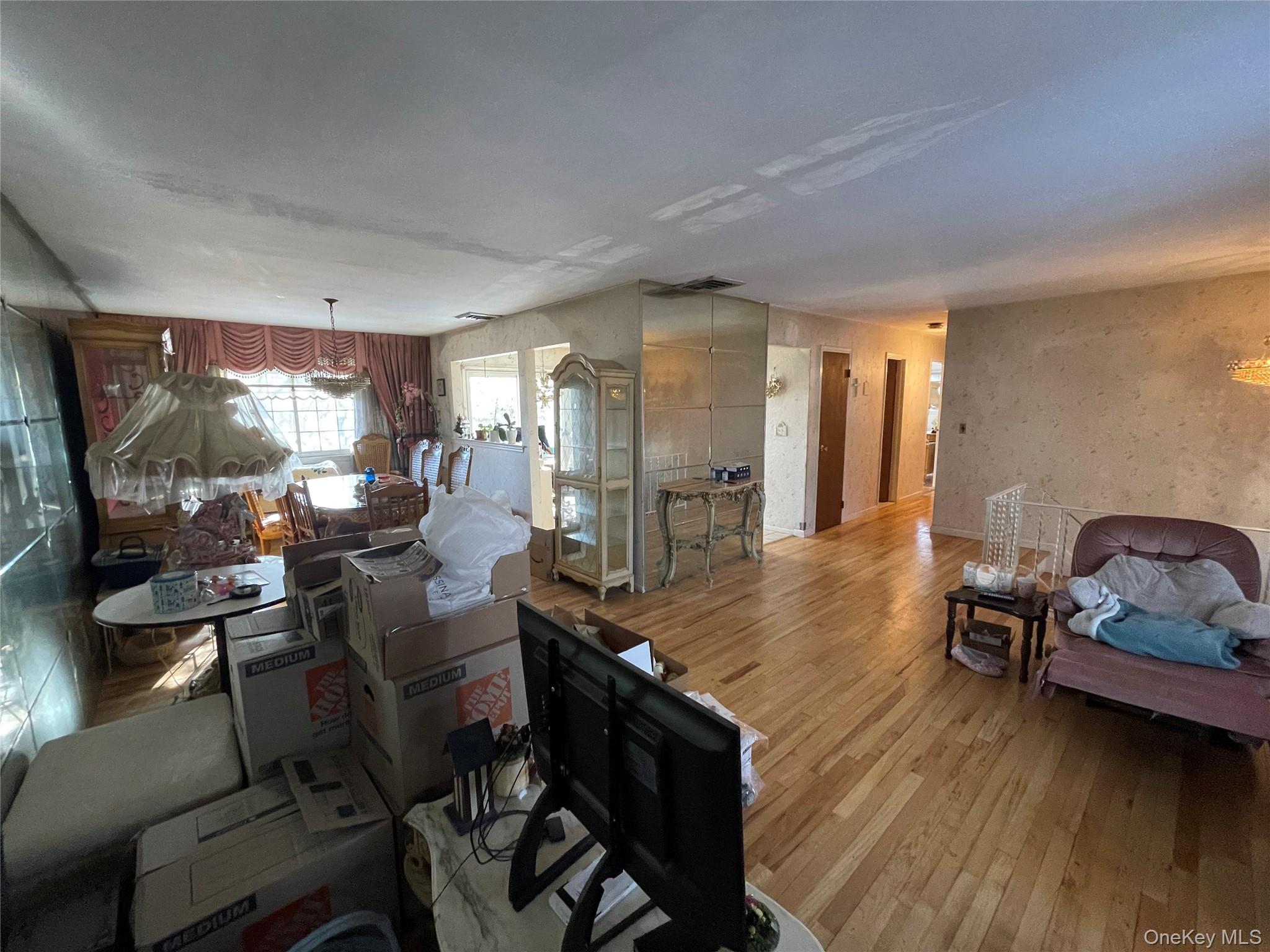 #6 photo, 840 Robin Court, Baldwin , NY 11510