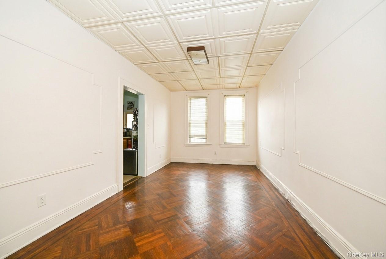 #4 photo, 72-19 72nd Street, Куинс ‖ Glendale , NY 11385