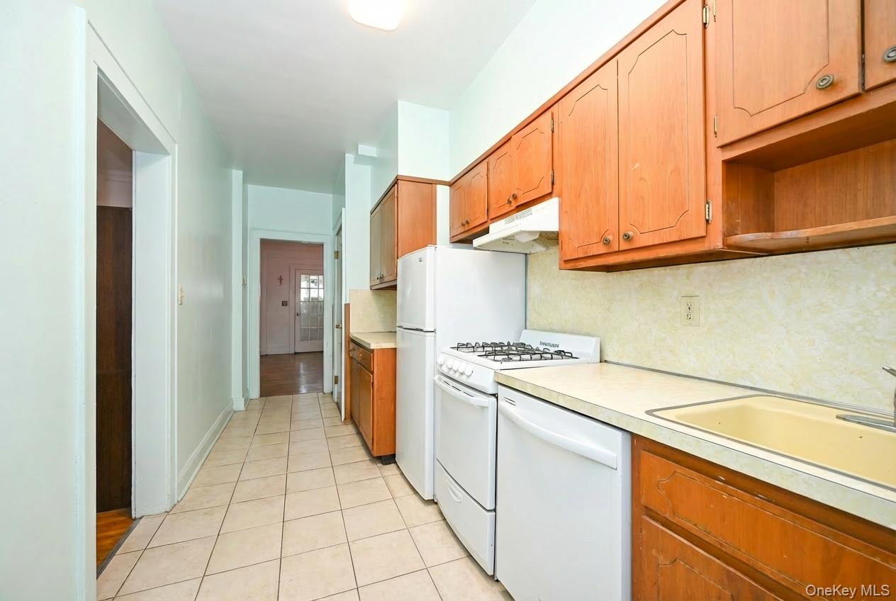 #5 photo, 72-19 72nd Street, Куинс ‖ Glendale , NY 11385