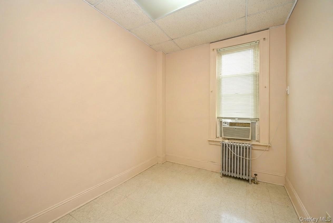 #9 photo, 72-19 72nd Street, Куинс ‖ Glendale , NY 11385