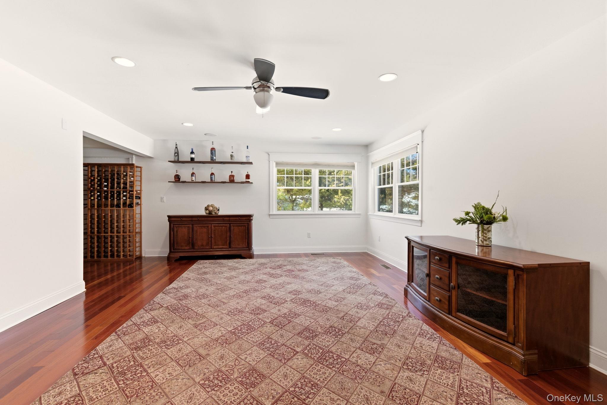 #13 photo, 9 Mariners Court, Саффолк ‖ Centerport , NY 11721