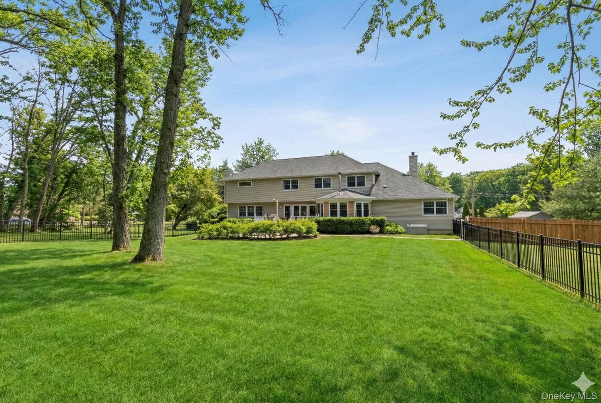 #2 photo, 9 Mariners Court, Саффолк ‖ Centerport , NY 11721