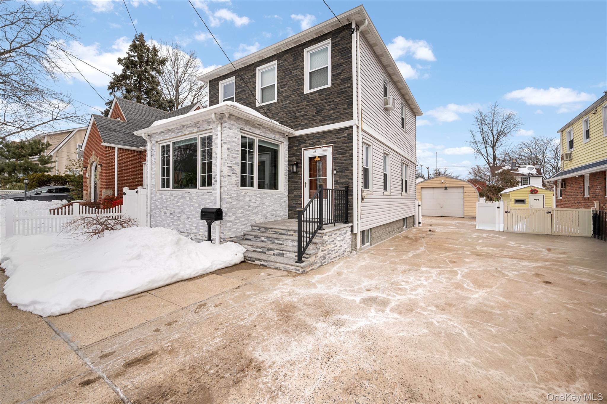 #3 photo, 35 Barwick Street, מחוז נסאו Floral Park , NY 11001