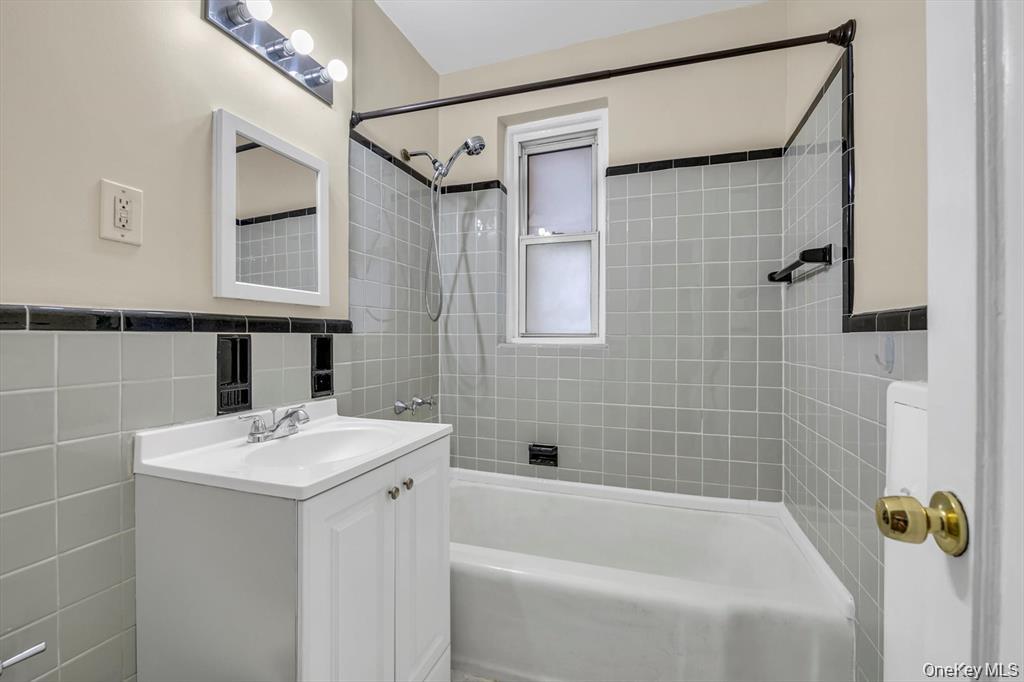 #16 photo, 6360 102nd Street, Куинс ‖ Rego Park , NY 11374