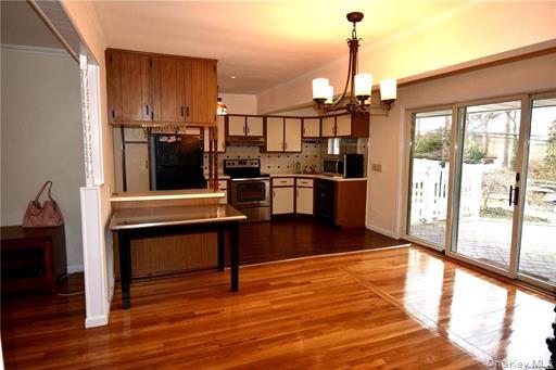 #7 photo, 44 Miller Road, Farmingdale , NY 11735