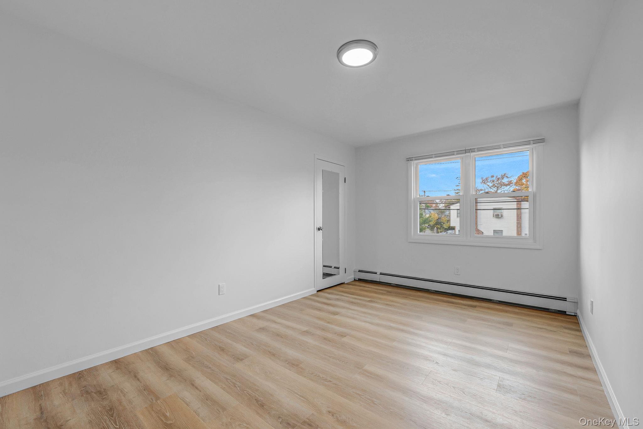 #10 photo, 54 Evergreen Street, מחוז סאפוק West Babylon , NY 11704