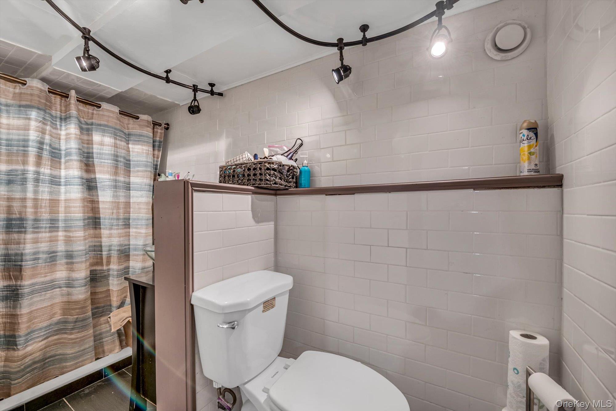 #12 photo, 42-28 189th Street, Flushing , NY 11358