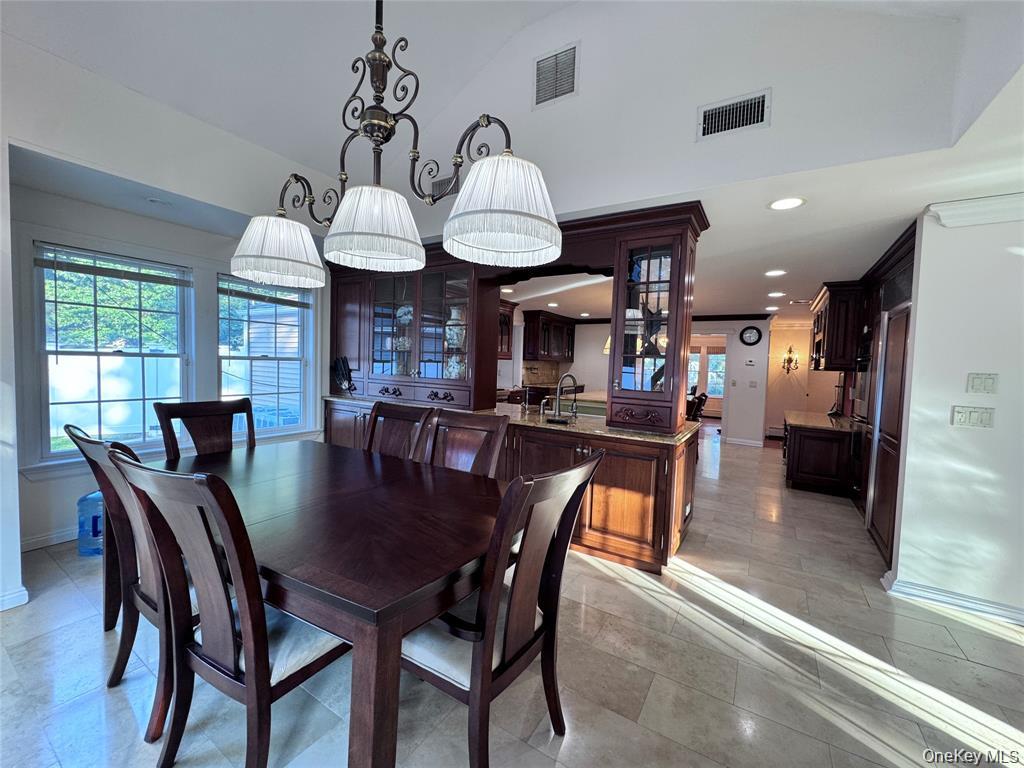 #13 photo, 35 Moss Lane, नासाउ काउंटी Jericho , NY 11753