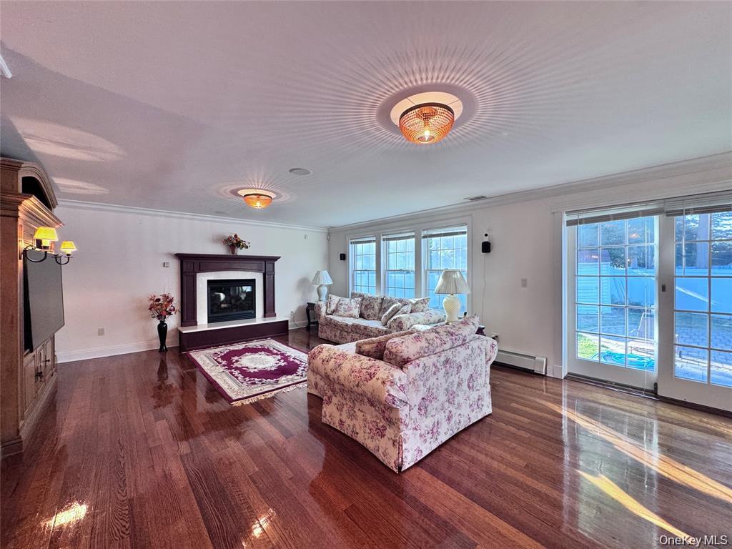 #14 photo, 35 Moss Lane, नासाउ काउंटी Jericho , NY 11753