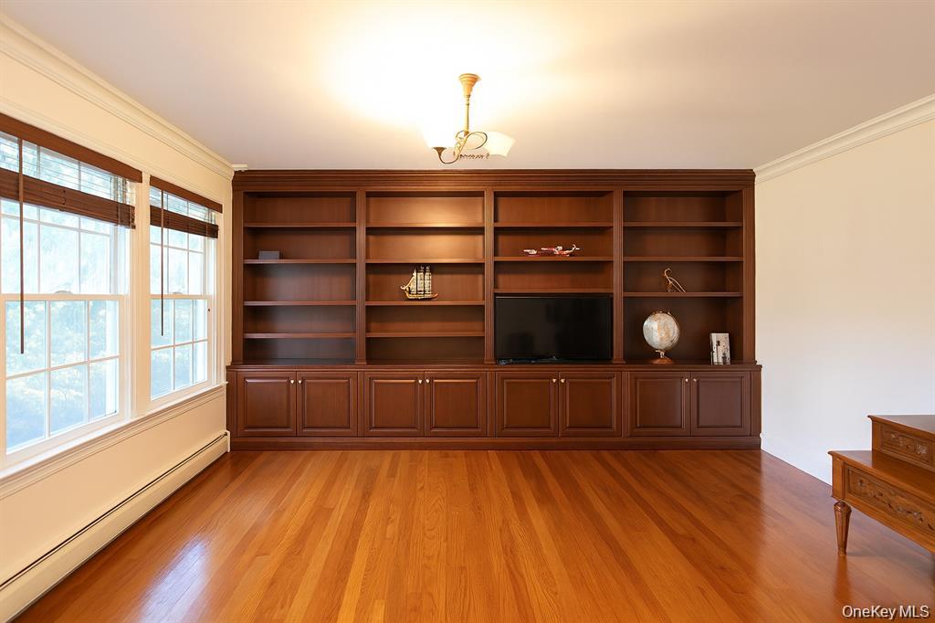 #17 photo, 35 Moss Lane, नासाउ काउंटी Jericho , NY 11753