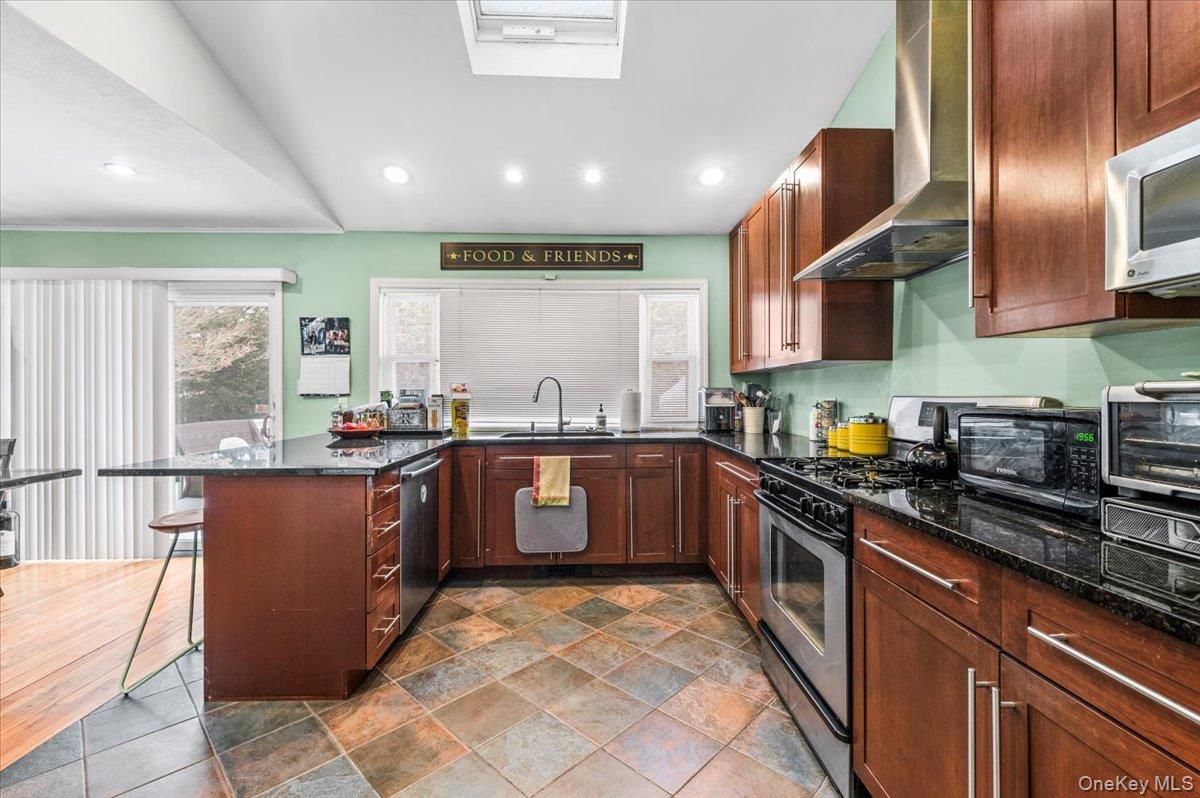 #11 photo, 201 Martin Drive, Syosset , NY 11791