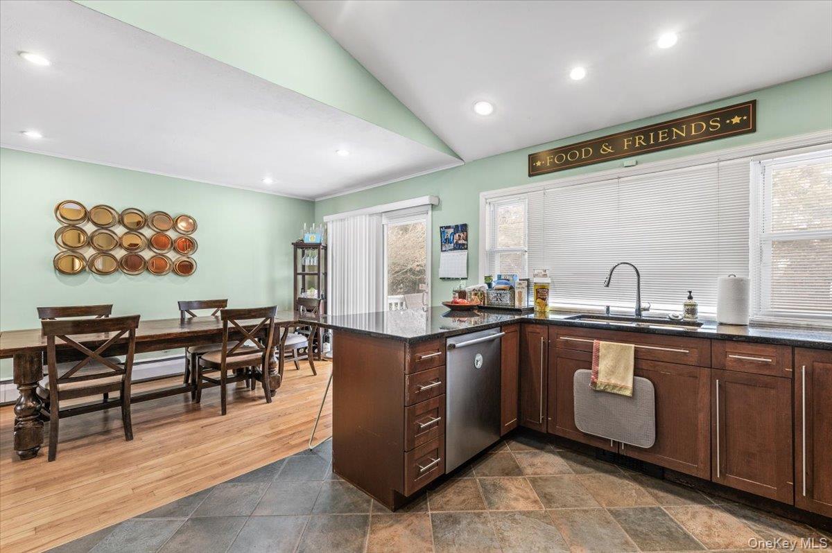 #12 photo, 201 Martin Drive, Syosset , NY 11791