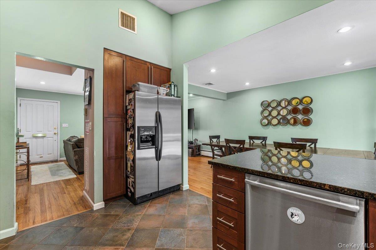 #13 photo, 201 Martin Drive, Syosset , NY 11791