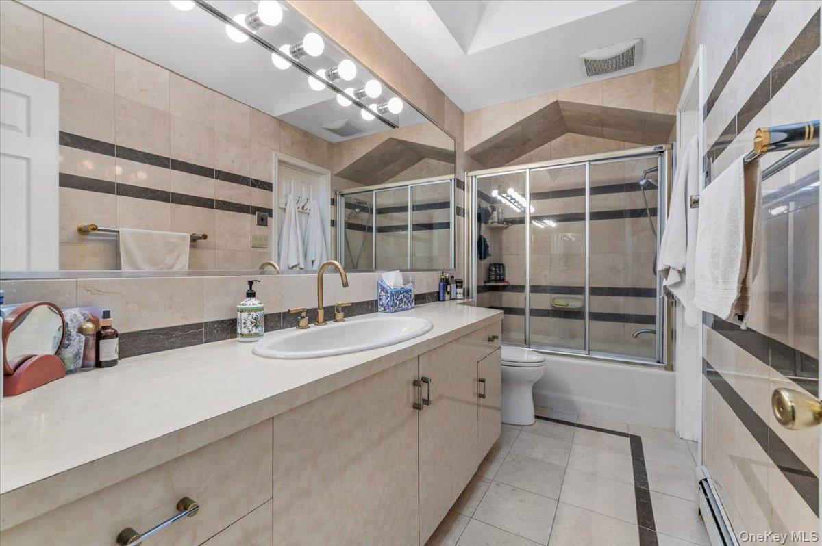 #15 photo, 201 Martin Drive, Syosset , NY 11791