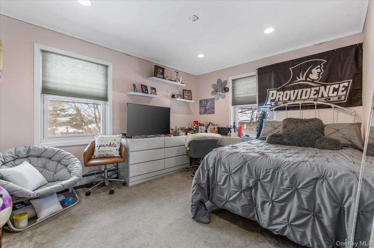 #18 photo, 201 Martin Drive, Syosset , NY 11791