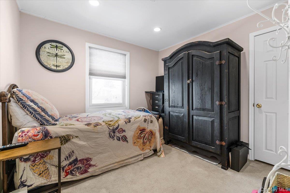 #19 photo, 201 Martin Drive, Syosset , NY 11791