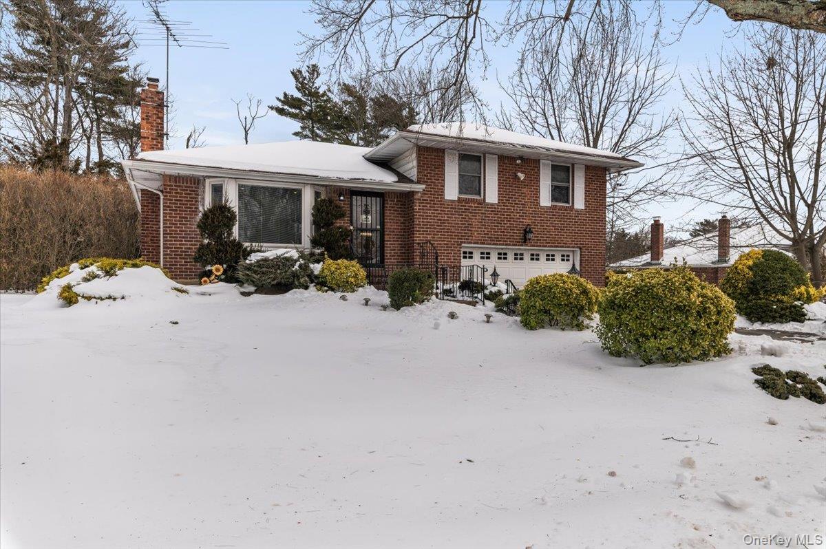 #2 photo, 201 Martin Drive, Syosset , NY 11791