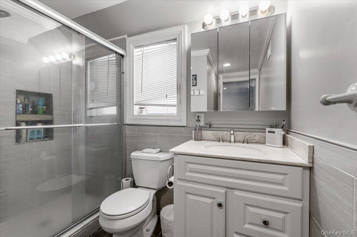 #20 photo, 201 Martin Drive, Syosset , NY 11791